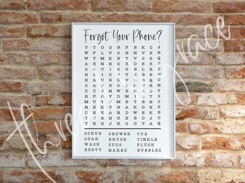 Puede incluir: Una impresi&oacute;n enmarcada en blanco con el texto "Forgot Your Phone?" y un crucigrama con las palabras "Scrub, Shower, Tub, Soak, Brush, Tinkle, Wash, Suds, Flush, Booty, Naked, Bubbles" impresas debajo del crucigrama.