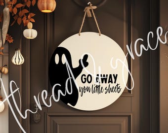 Gå bort ditt lilla ark Halloween spöke digital design, Halloween klippfil, läskig säsong dörrhängare design, Cricut SVG, laserskuren fil