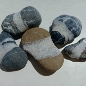 5 pcs striped sea stones/unusual sea stones/Wishing Stones/ K -46