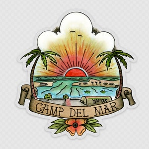 Könnte beinhalten: Eine Aquarell-Illustration eines Sonnenuntergangs über einem Strand mit Palmen, einem Gebäude mit dem Text "YAT-YAS" und dem Text "CAMP DEL MAR" in einem Banner.