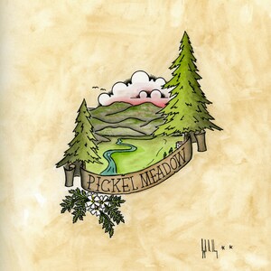 Könnte beinhalten: Eine Aquarell-Illustration einer Landschaft mit einem Fluss, der sich durch ein Tal schlängelt, zwei Kiefern, einer Wolke und einem Banner mit der Aufschrift "Pickel Meadow".
