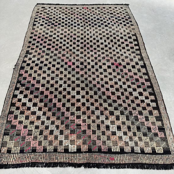 ラージキリム、ヴィンテージキリム、刺繍トルコキリム、ウシャクキリム