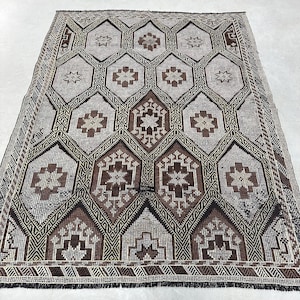 Vintage Kilim, Large Kilim, Embroidered Turkish Kilim, Anatolian Kilim, Rugs For Living Room, 5.8x7.7 ft Brown Kilim, Luxury Vintage Rug,