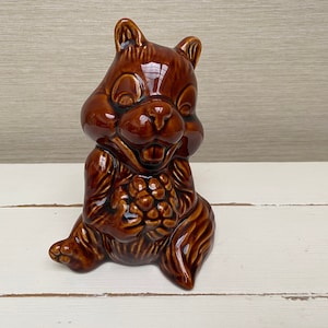 SYLVAC Studio Pottery - Vintage Chipmunk Money Box - 5105 Mid Century Retro Collectable