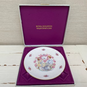 Vintage Royal Doulton 1977 Valentines Bone China Collectors Plate in Box