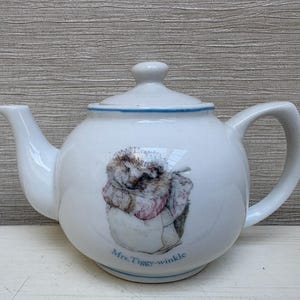 Beatrix Potter Mrs Tiggywinkle Miniature Ceramic Tea Pot 9 cm