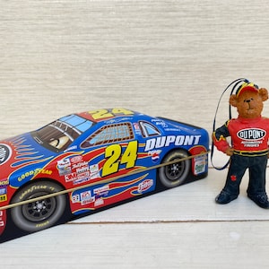 コレクター ブリキ ジェフ・ゴードン 24 デュポン モンテカルロ ストック カー レーシング by パーマーズ クマのフィギュア付き