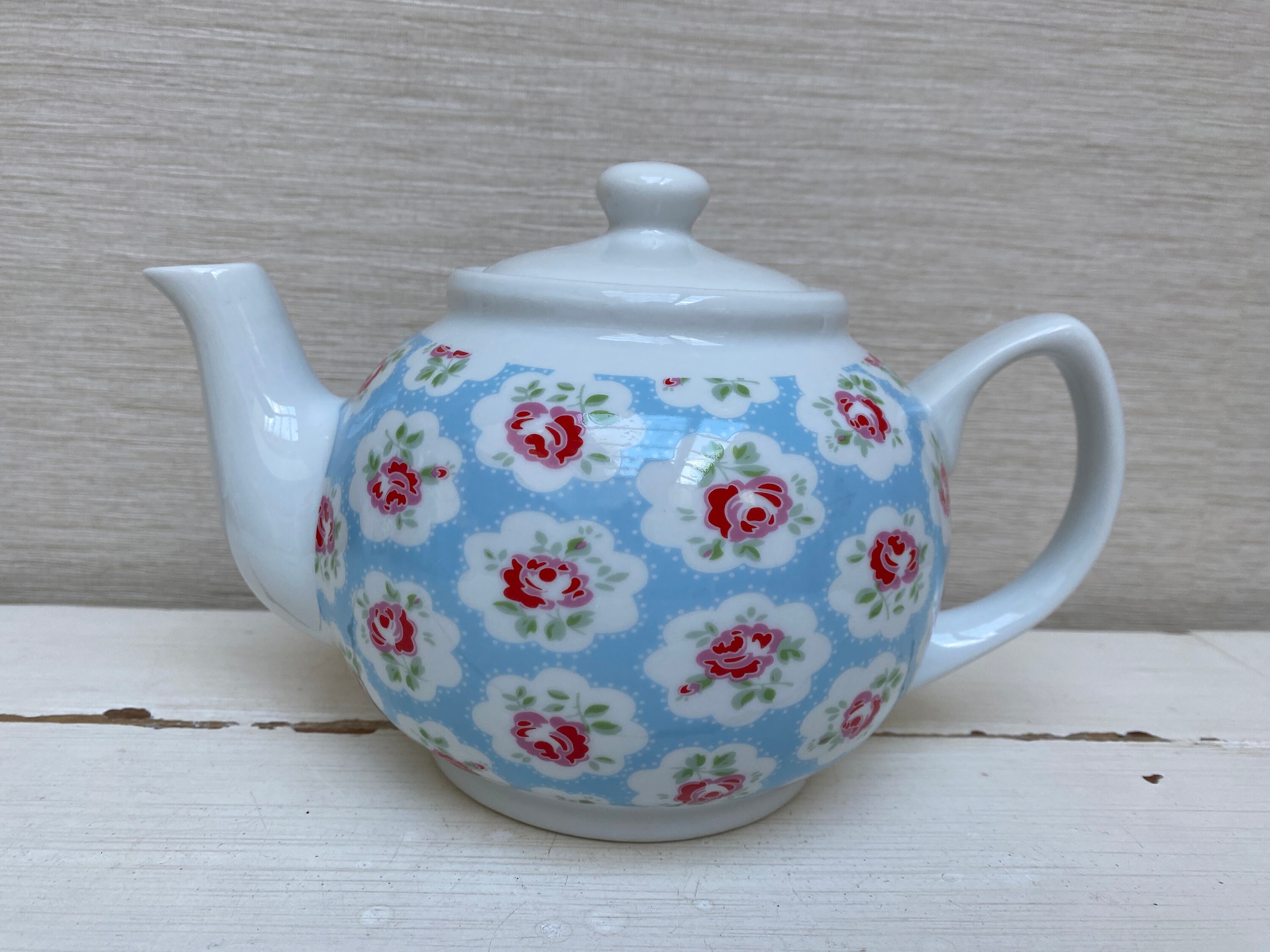 Very cute electric kettle not from Cath Kidston but similar in style.