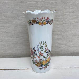 Aynsley Somerset Fine Bone China Tall Vase 9&quot;