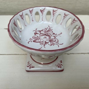 Dekorativ prydnadsskål i rosa och vitt i keramik - Studio Pottery
