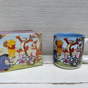 Walt Disney-Winnie the Pooh Ceramic Mug-Pooh&#39;s Picnic-1990s-Collectables-Souvenir- Boxed