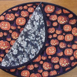 OVAL PLACEMAT SET- 4 Halloween Pumpkin Placemats-Quilted Floral Table Mats-Oval Placemats-Reversible Two Sided Placemats