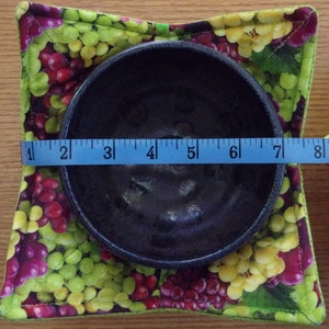 Microwave Bowl Cozy Set: Reversible Fabric Hot Pads, Grape & Lime Bild 8