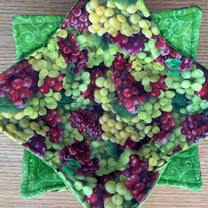 Microwave Bowl Cozy Set: Reversible Fabric Hot Pads, Grape & Lime Bild 1