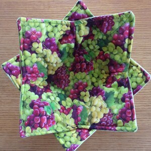 Microwave Bowl Cozy Set: Reversible Fabric Hot Pads, Grape & Lime Bild 2