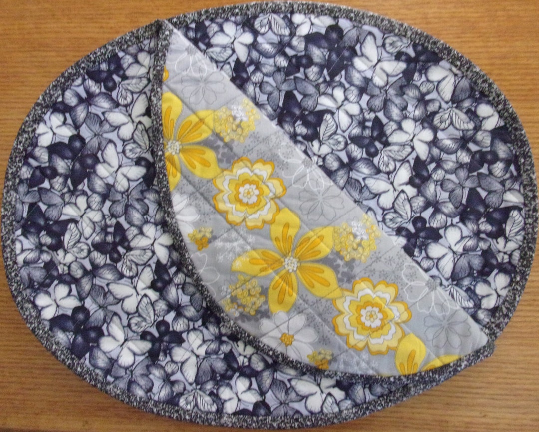 OVAL PLACEMAT SET of 4, Yellow Floral Table Mat, Quilted Reversible
