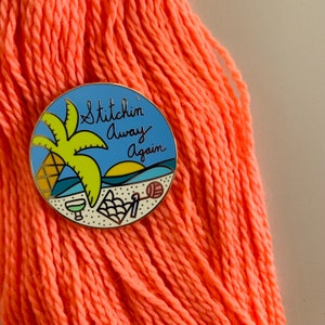 Garn hart Emaille Pin, Häkelnadel, Stricknadel, Garn Zubehör, Geschenk für Stricker, Geschenk für Häkeler