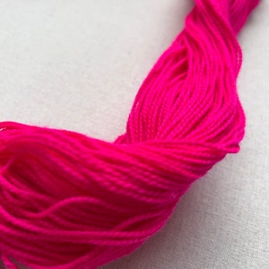 Handgefärbtes Garn, Merino-Wolle und Recycled Nylon, Sockenwolle, Fingering Garn, Sockenwolle, Superwash Garn, OOAK Garn, Pinkes Garn
