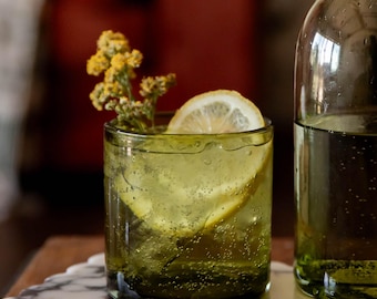 Handblåsta glasmuggar, set om 4 | Återvunna mexikanska dricksglas | Hantverksmässigt tillverkade | Färgglada vatten- och juiceglas | Miljövänlig present
