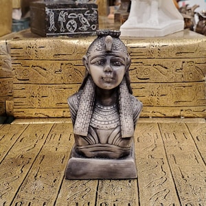 Vintage Egyptian Queen Statue - Ancient Egyptian Queen Statue - Pharaonic Home Decor - Hand-Crafted in Egypt