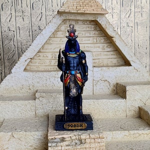Mini statue Sobek vintage - Petite statue peinte à la main du dieu crocodile de l&#39;Égypte ancienne Sobek - Mini statue d&#39;autel - 9 cm de haut !