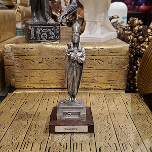 Vintage Pewter Cleopatra Statue on Wood Base Solid Pewter Hand-Cast Ancient Egyptian Queen Cleopatra Altar Statue image 1