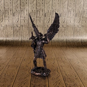 Mini Statua Vintage san Gabriele - Piccolo Arcangelo Gabriele fatto a mano - Mini Statua dell'Altare - Altezza 4,7''/12 cm