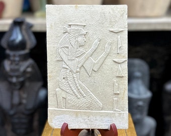 Koningin Nefertari plaquette - oude Egyptische kunst aan de muur - oude geschiedenis - gesneden stenen plaquette - Egyptische koningin