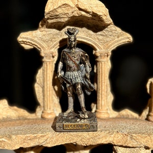 Vintage Alexander the Great Mini Statue - Small Hand-Painted Ancient King & Pharaoh - Mini Altar Statue - 3.5&#39;&#39;/9cm tall