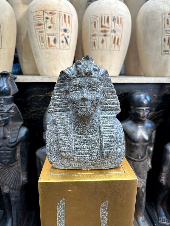 Égypte : Toutankhamon retrouvera sa barbe dans deux mois