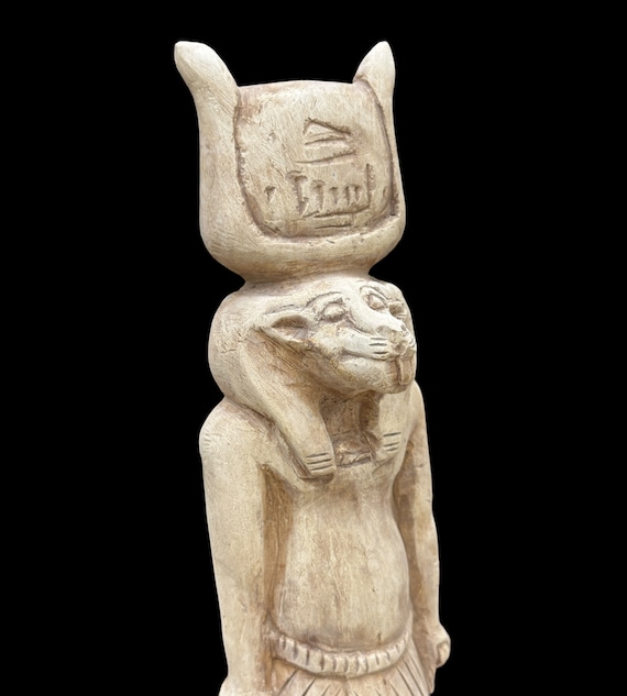 女神ハトホル像 - エジプトで手彫り - エジプト製のハトホル祭壇像