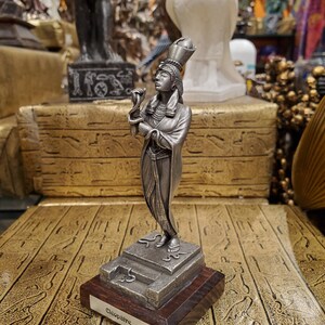 Vintage Pewter Cleopatra Statue on Wood Base Solid Pewter Hand-Cast Ancient Egyptian Queen Cleopatra Altar Statue image 8