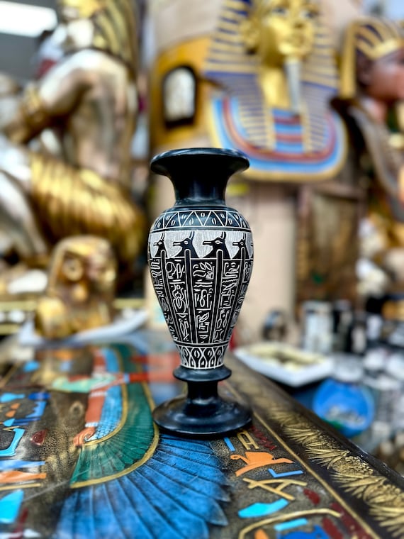 Ägyptische Steinvase - Handgeschnitzt in Ägypten - Schwere massive Basaltstein-Dekorative Vase