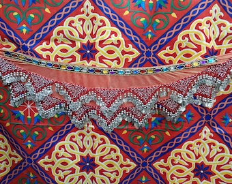 Sciarpa vintage in stile egiziano belly dance hip - cintura a gettoni in tessuto rosso lucido per la danza del ventre - Perfetta per iniziare la danza del ventre!