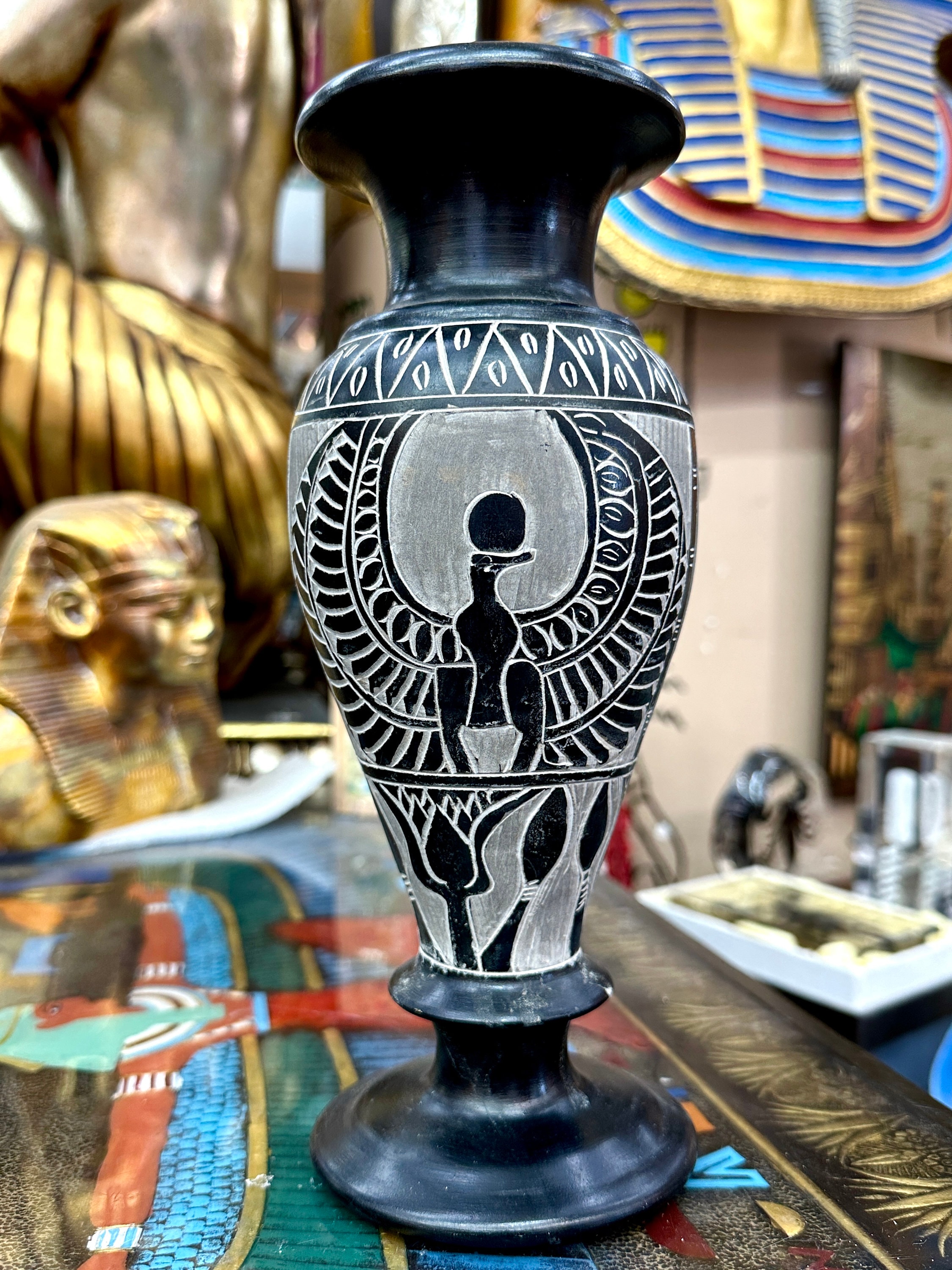 エジプトの石の花瓶 - エジプトで手彫り - 重厚な玄武岩の装飾花瓶