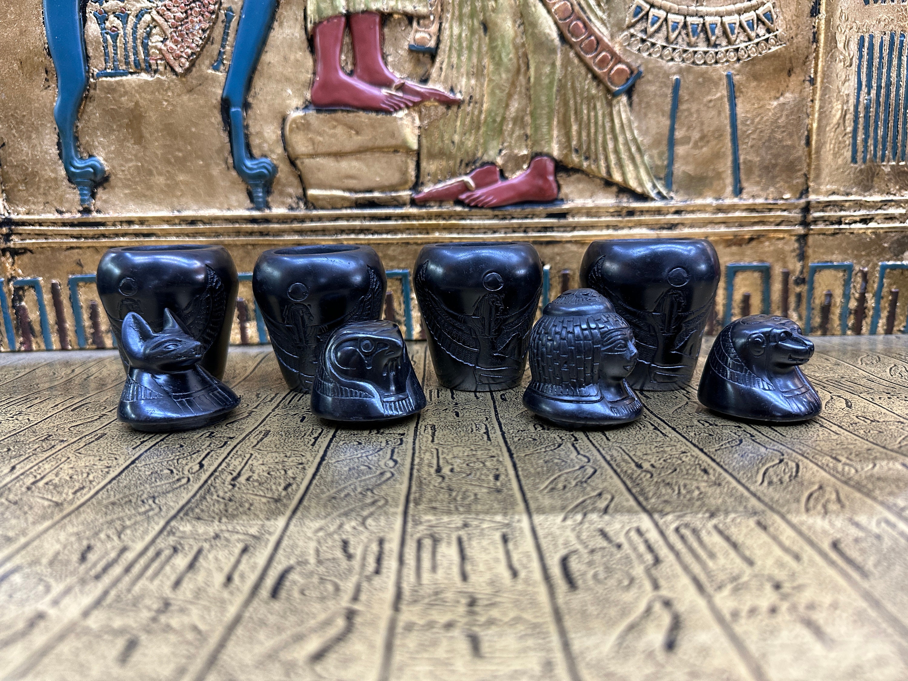 エジプトのカノプス壺 4 個セット - イムセット、ハピ、ケベセヌエフ
