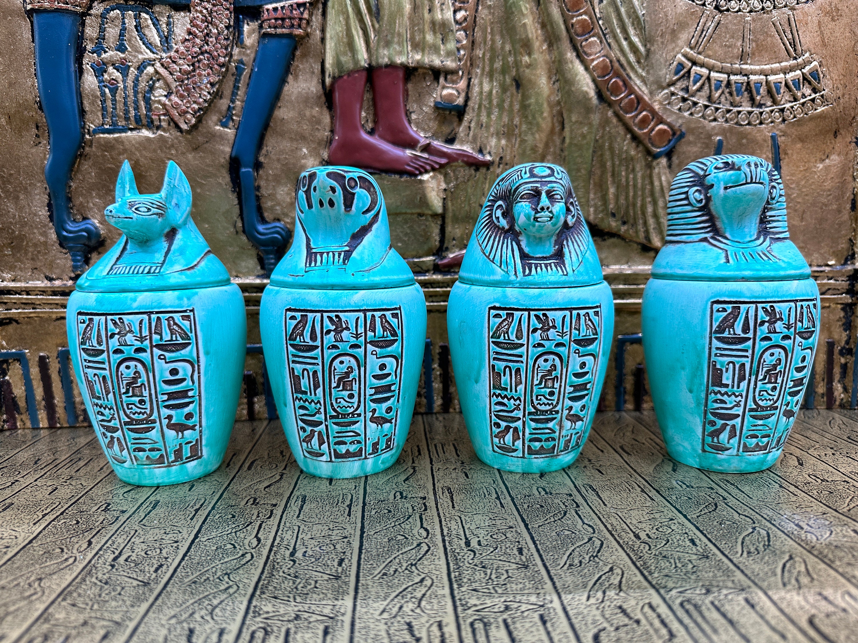 エジプトのカノプス壺 4 個セット - イムセット、ハピ、ケベセヌエフ