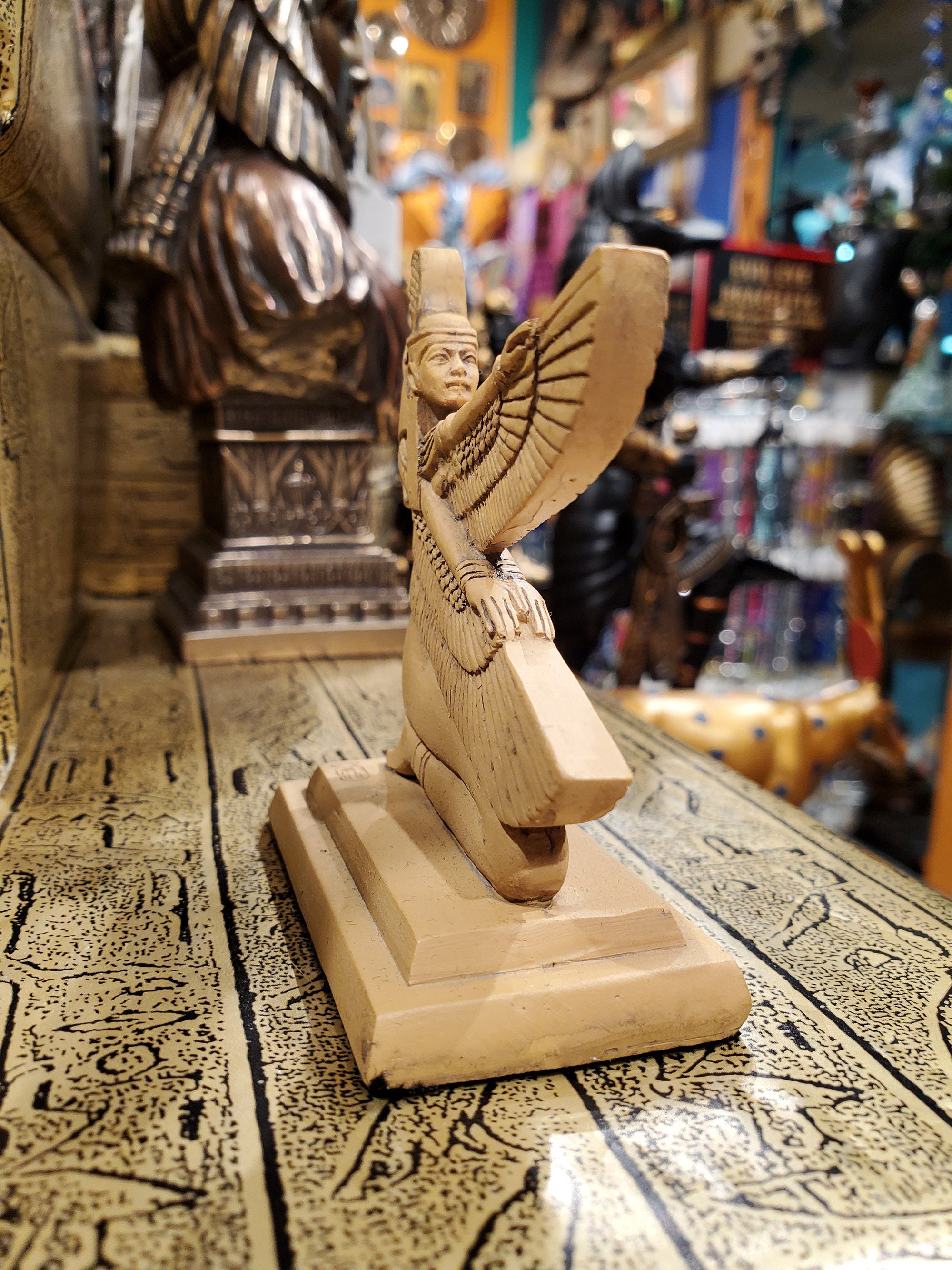 ヴィンテージ マアト像 - 正義の羽根を持つ古代エジプトの女神マアト