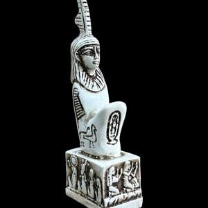 Maat-staty - Handgjord i Egypten - Forntida egyptisk gudinna Ma'at med hieroglyfisk bas - Stenstaty Vit