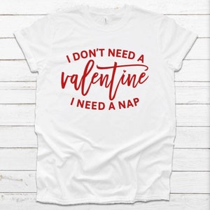 Camiseta I Don’t Need A Valentine I Need A Nap, Camisa do Dia dos Namorados, Fivesies Designs