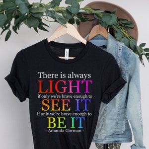 Camiseta Read Banned Books, Citação de Amanda Gorman, Camiseta Literary Freedom, Presente para Amantes de Livros, Camiseta Bookworm, Nerd de Livros, Presente para Poetas, Bibliotecários