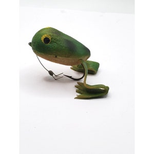 VINTAGE GREEN RUBBER Frog Fishing Lure Antique Collectible Fishing Bait 