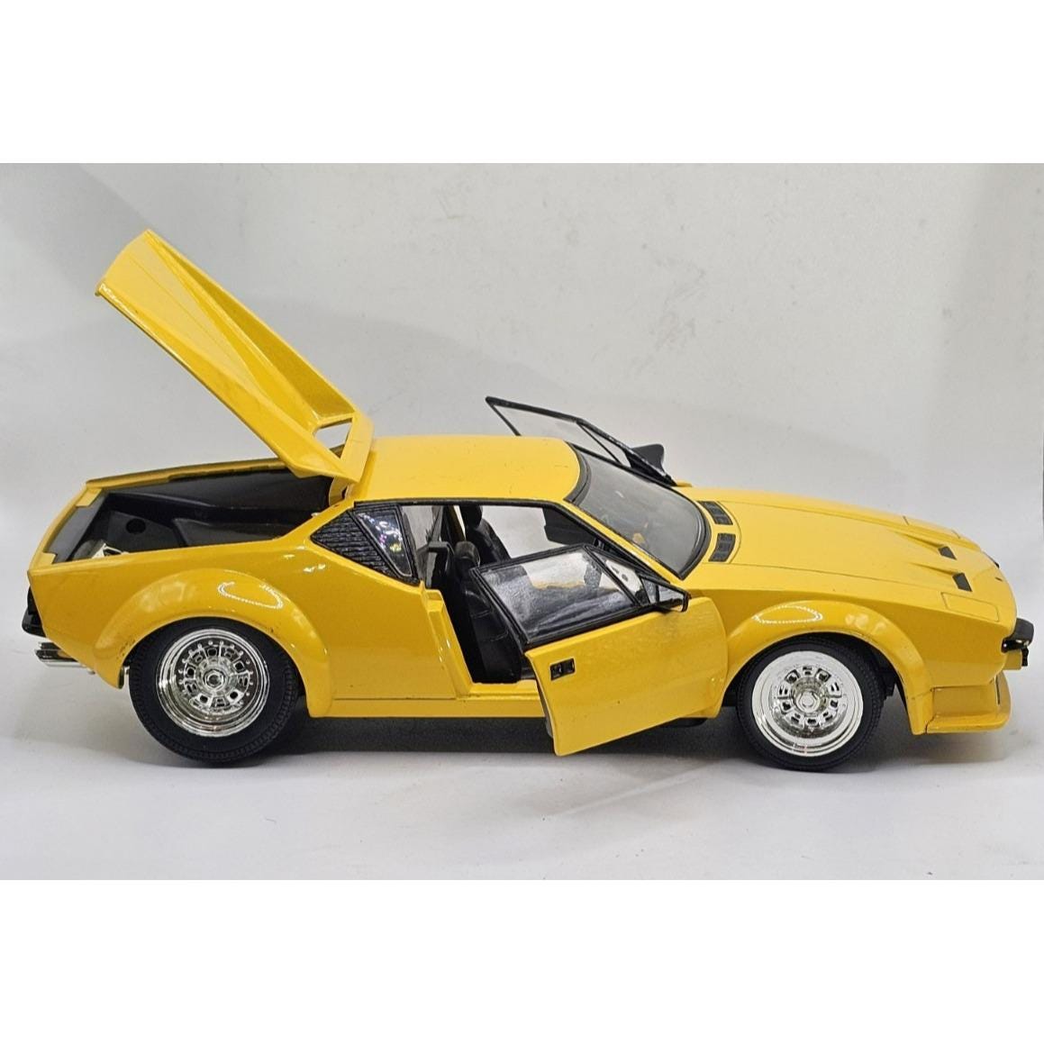 HOTWHEELS DETOMASO　PANTERA 1:18 DETOMASO PANTERA DIECAST Car Yellow Hotwheels 1:18 Scale