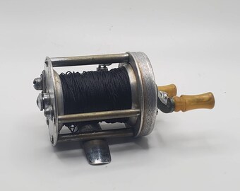 VINTAGE PFLUEGER NOBBY No. 1963 Chrome Fishing Reel Yellow Handles