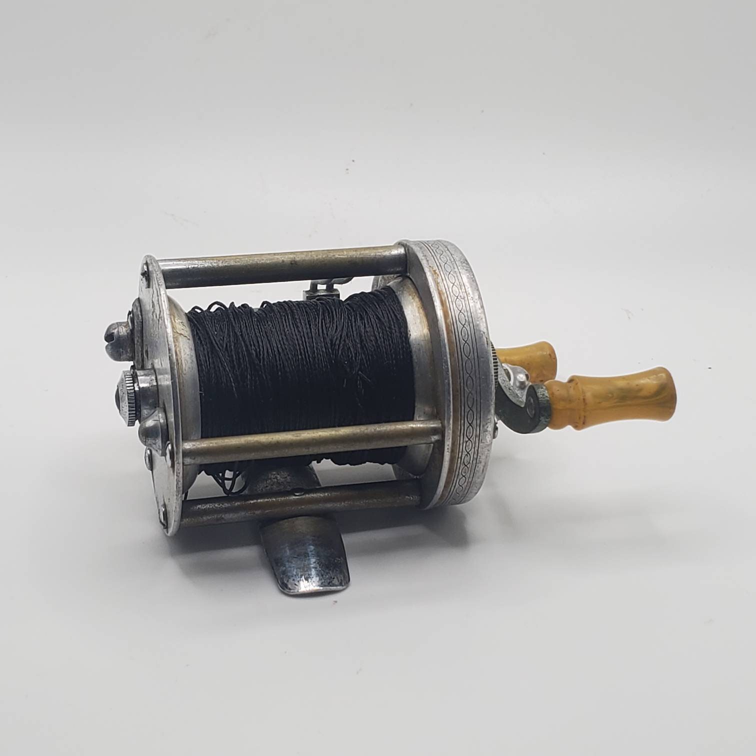 VINTAGE PFLUEGER NOBBY No. 1963 Chrome Fishing Reel Yellow Handles Casting  Reel U.S.A. Collectible Fishing Sporting Goods Memorabilia 