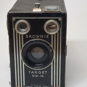 VINTAGE BROWNIE TARGET Sis-16 Eastman Kodak Camera Collectible Box Camera Old Photo Photography Camera