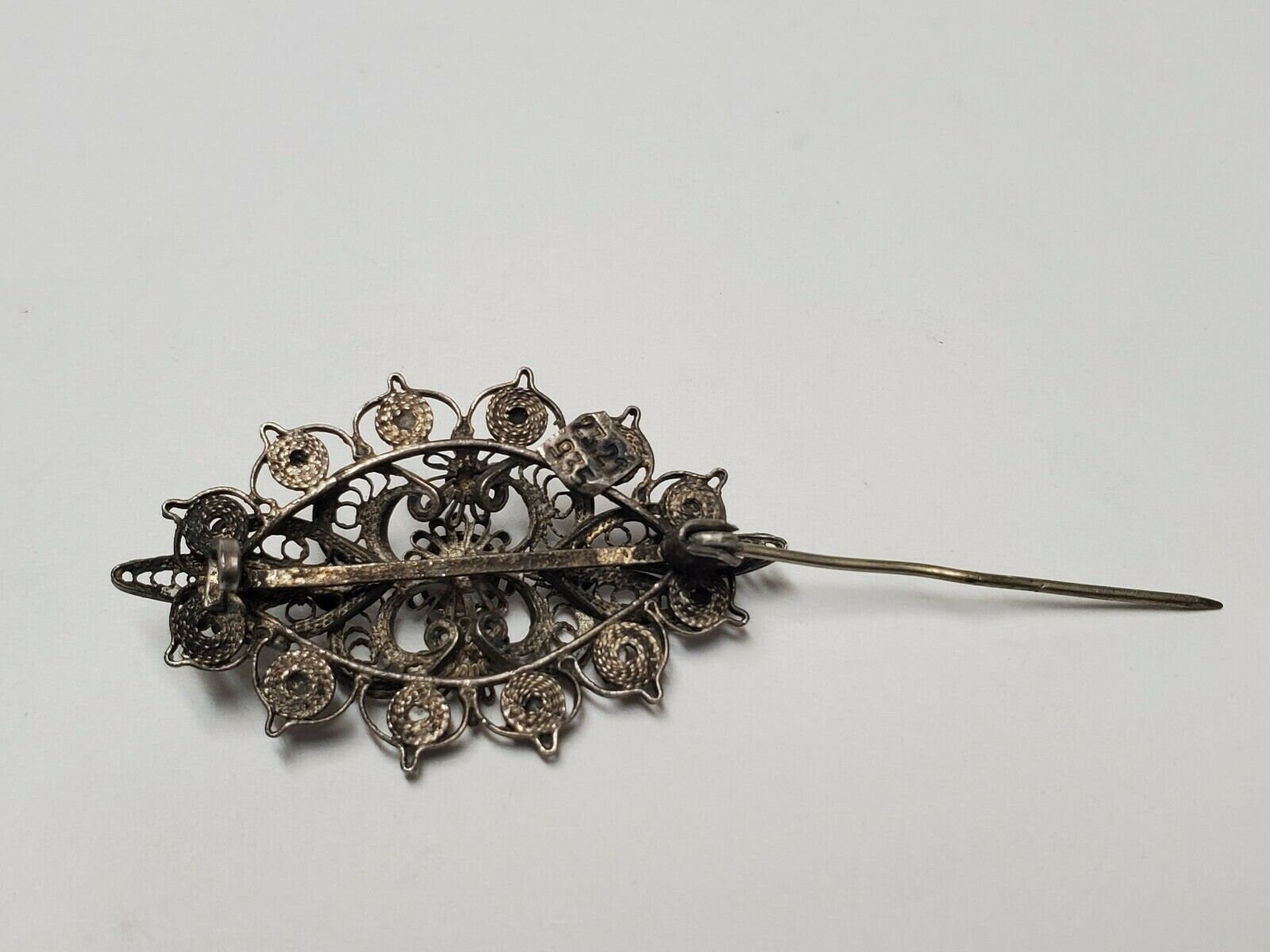 Ancienne broche en argent massif filigrane