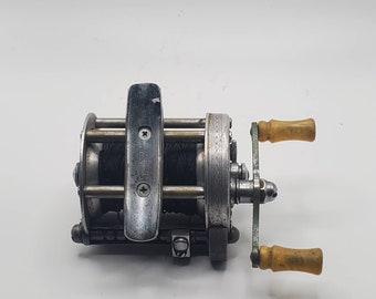 VINTAGE PFLUEGER NOBBY No. 1963 Chrome Fishing Reel Yellow Handles