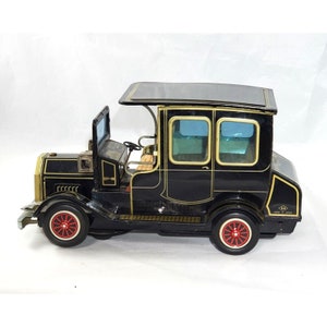 VINTAGE HORIKOWA TIN Car Lithograped Battery Operated Old Time Touring Car S.H. Japan Collectible Memorabilia