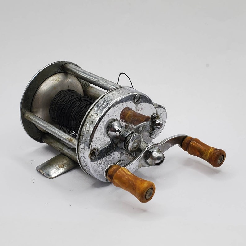 Moulinet de pêche PFLUEGER AKRON VINTAGE n° 1893L chromé moulinet casting Etats-Unis articles de sport de collection - France